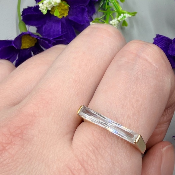 Gorgeous 925 Sterling Silver Solid Ring with Extra Long Baguette Crystal - Picture 3 of 7